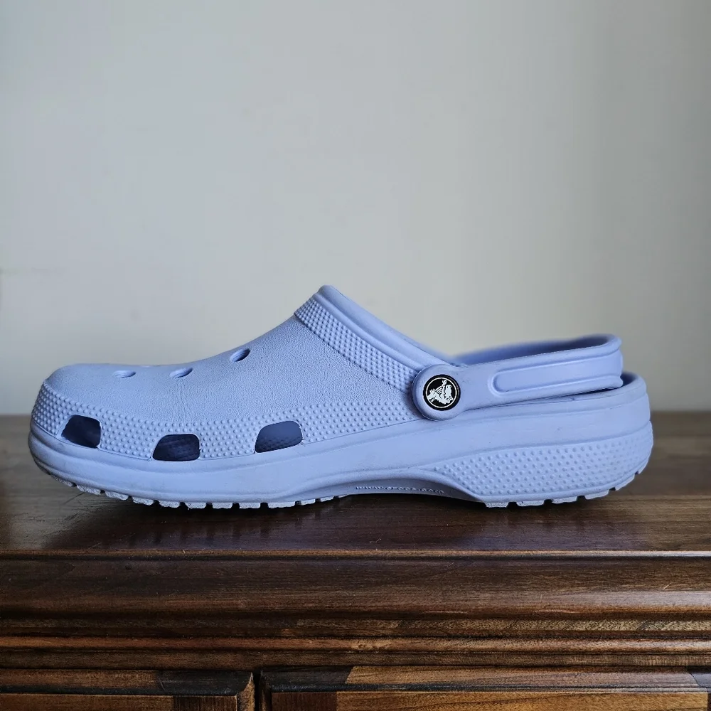 💎 Crocs Classic Clog Lavender Blue Men’s Size 12 Waterproof Comfort Slip-Ons